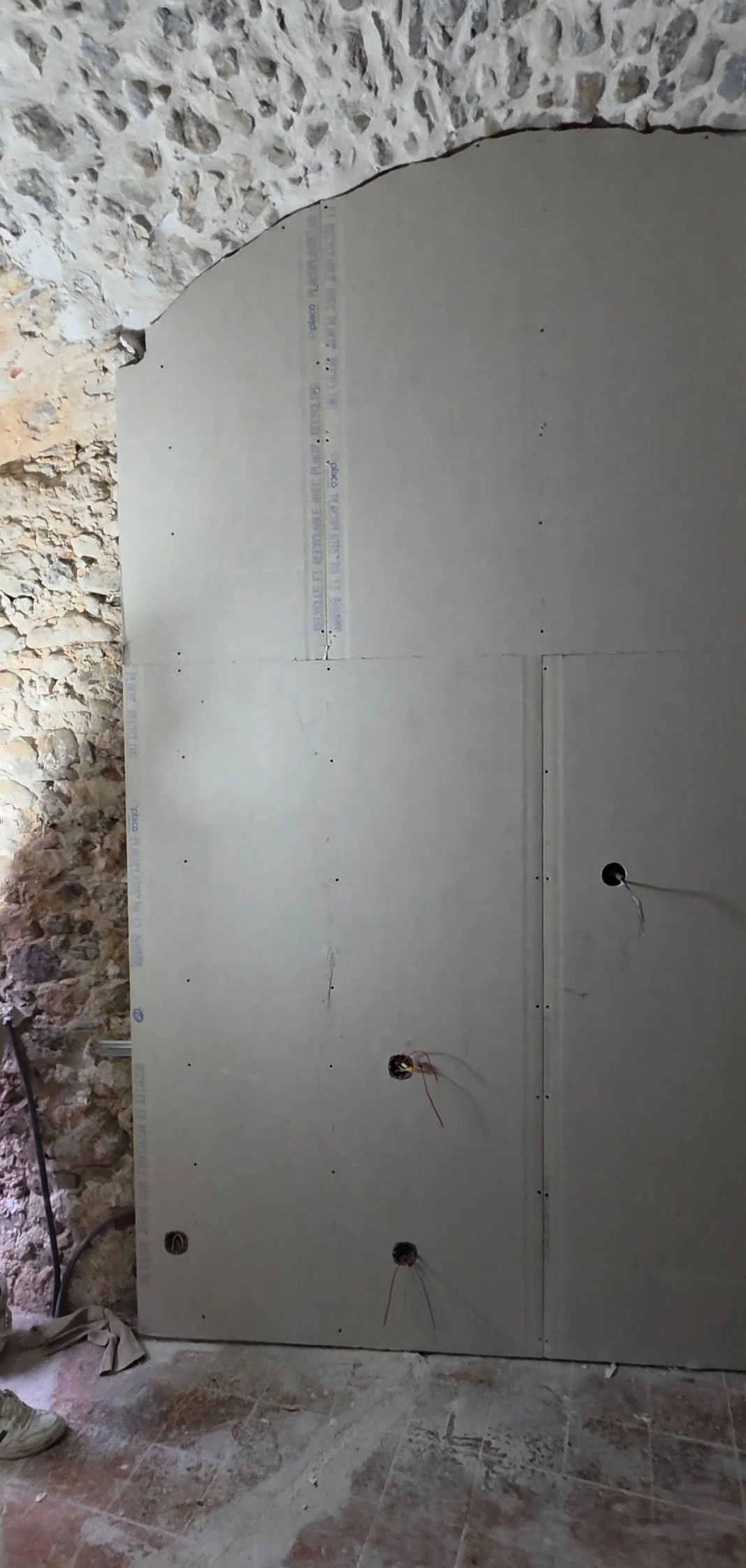 Avant intervention – habillage mur rocher décor mural rocher Menton