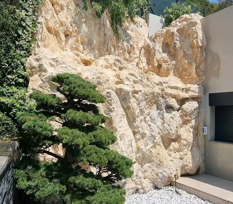 Habillage mur béton cache technique en rocher décoratif polyester – Vallauris