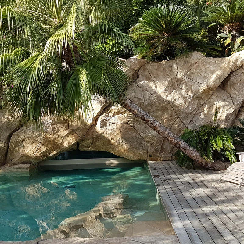 Cache technique piscine en faux rocher décoratif polyester