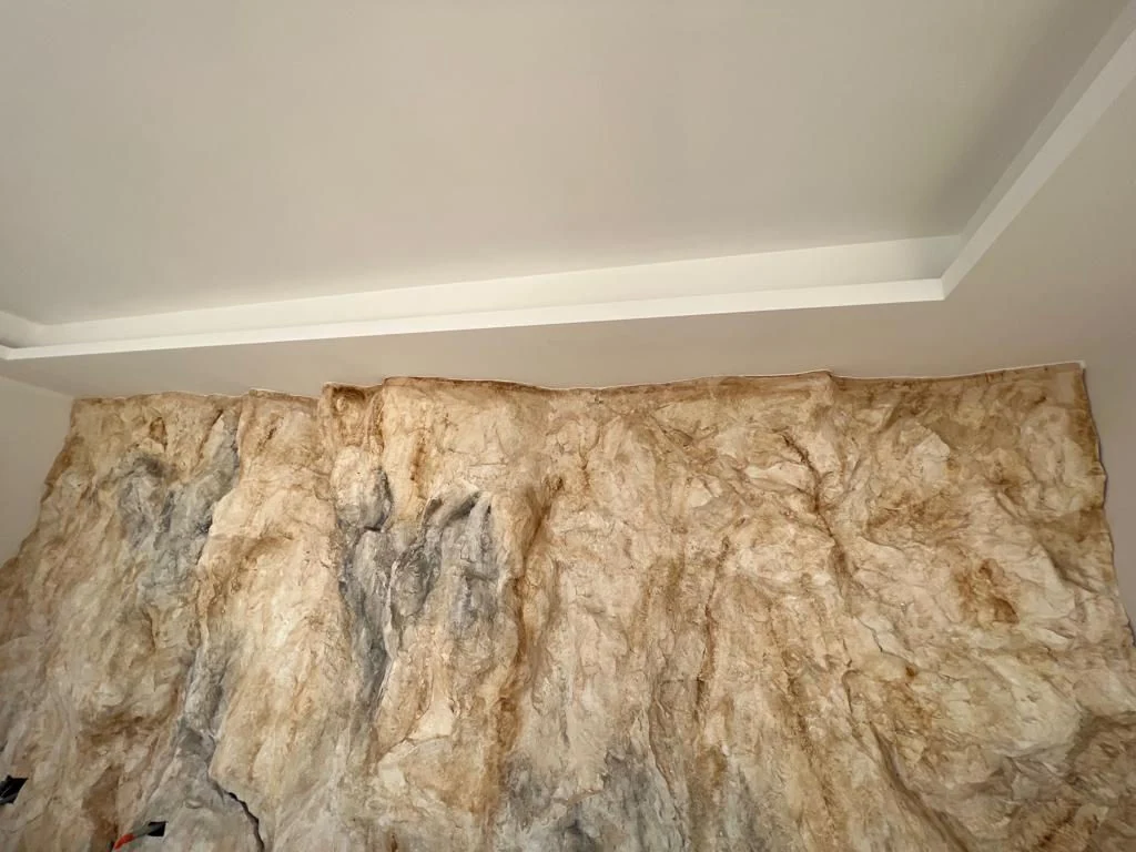 Habillage mur rocher tête de lit – rocher artificiel décoratif Cannes