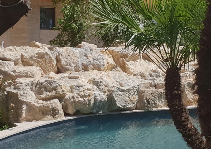 Cascade artificielle faux rocher piscine décorative